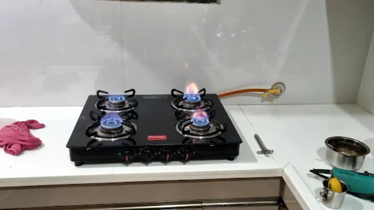 Installed domestic gas hob connection